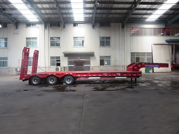 LHL9383TDP (Three-axle low flatbed semi-trailer)