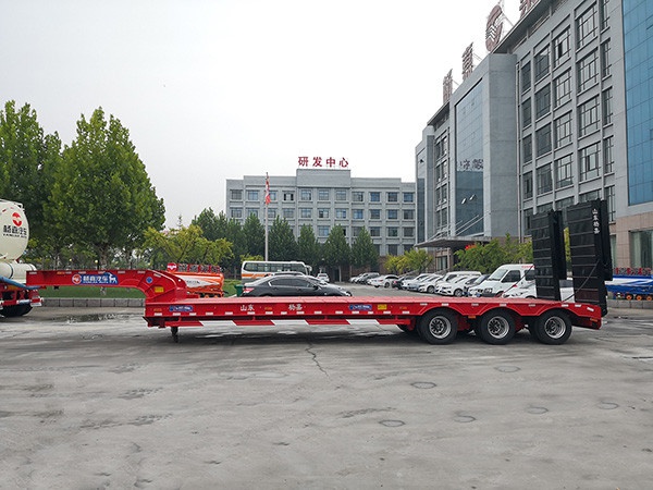 LHL9381TDP type low flatbed semi-trailer